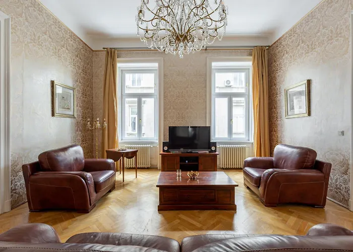 Rom-Antique Residence At City Center