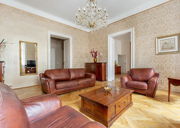 Rom-Antique Residence At City Center
