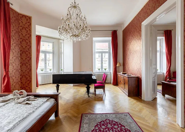 Rom-Antique Residence At City Center